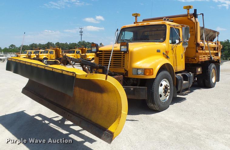 image for item DA3490 2002 International 4900 dump truck