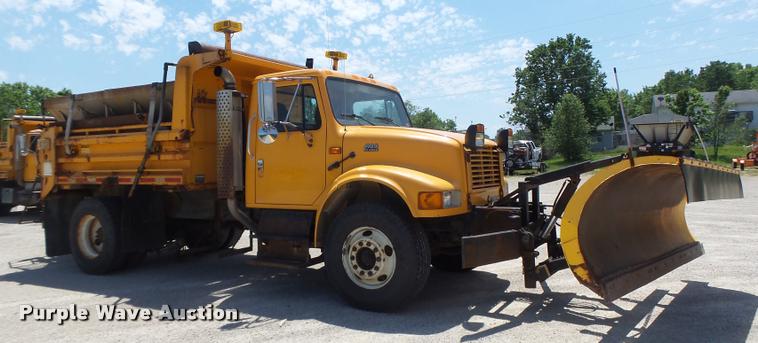 image for item DA3490 2002 International 4900 dump truck