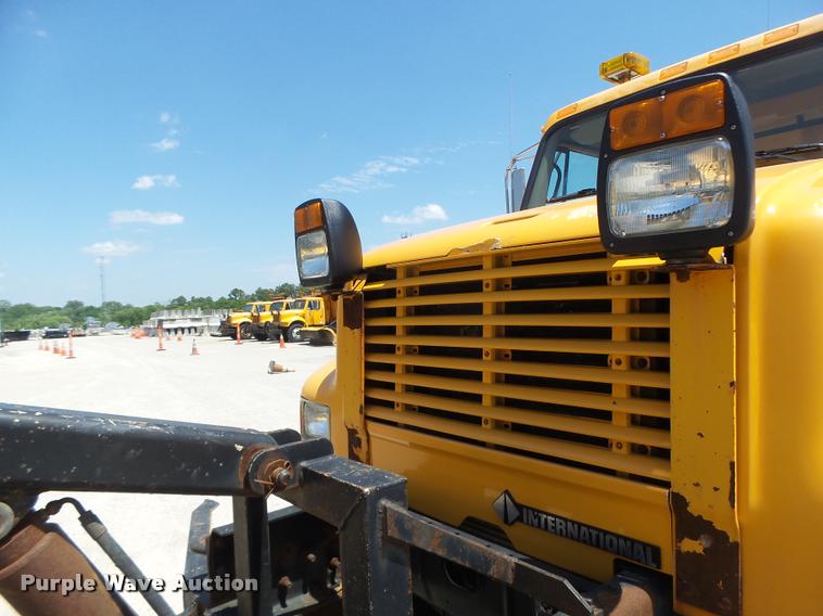 image for item DA3490 2002 International 4900 dump truck