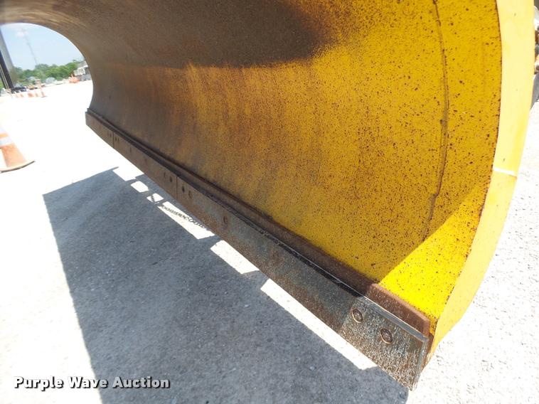 image for item DA3490 2002 International 4900 dump truck