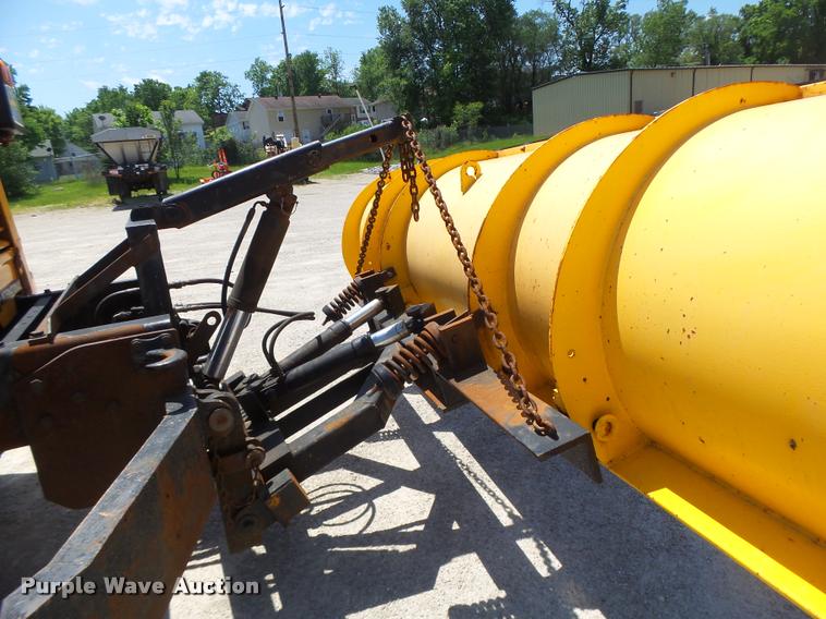 image for item DA3490 2002 International 4900 dump truck