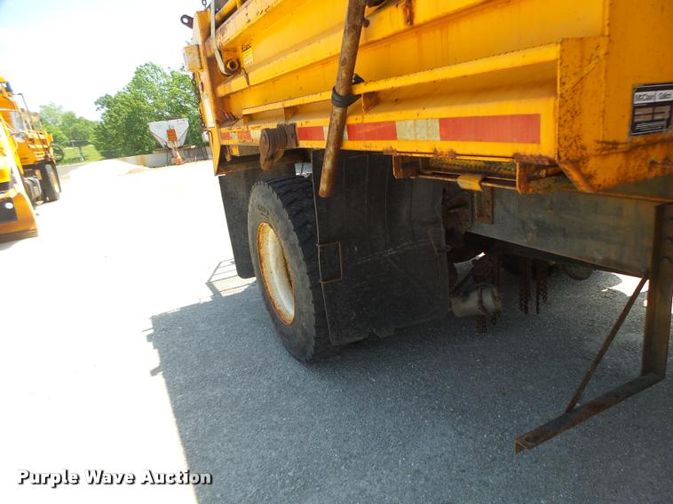 image for item DA3490 2002 International 4900 dump truck