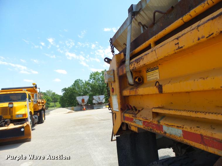 image for item DA3490 2002 International 4900 dump truck