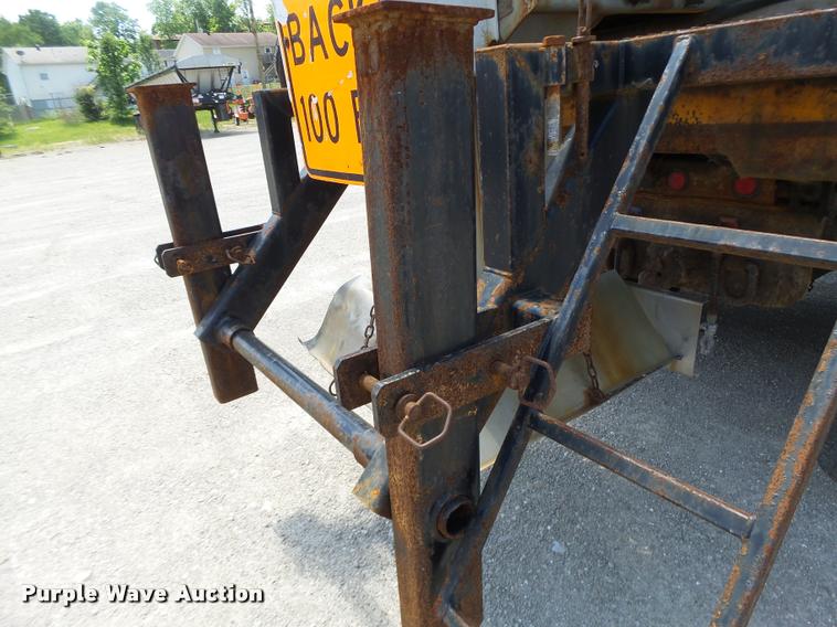 image for item DA3490 2002 International 4900 dump truck