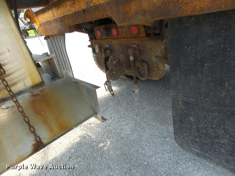 image for item DA3490 2002 International 4900 dump truck