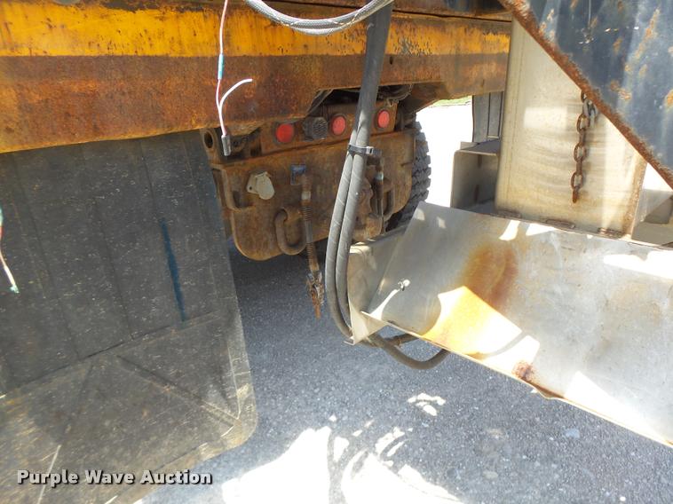 image for item DA3490 2002 International 4900 dump truck