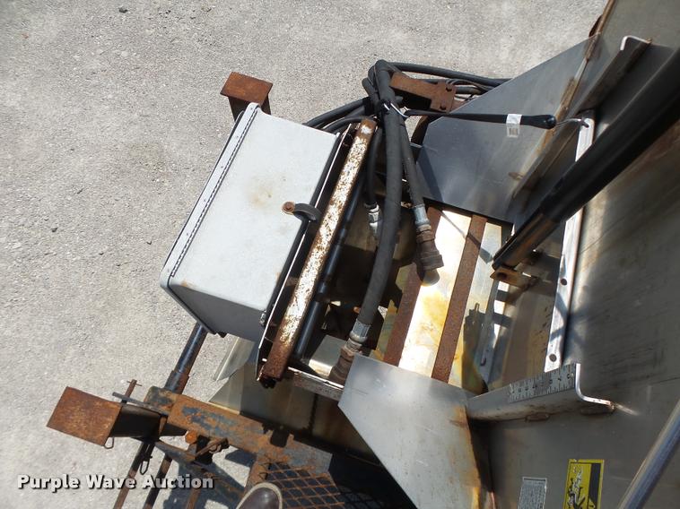 image for item DA3490 2002 International 4900 dump truck