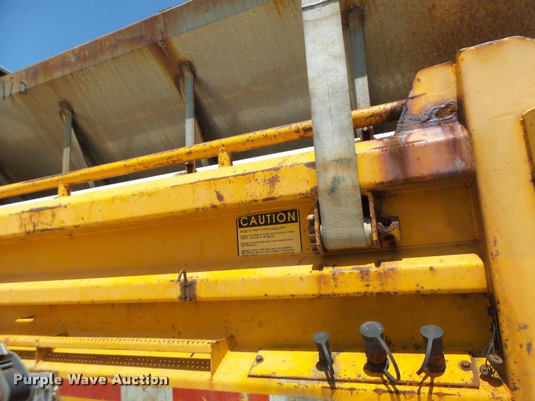 image for item DA3490 2002 International 4900 dump truck