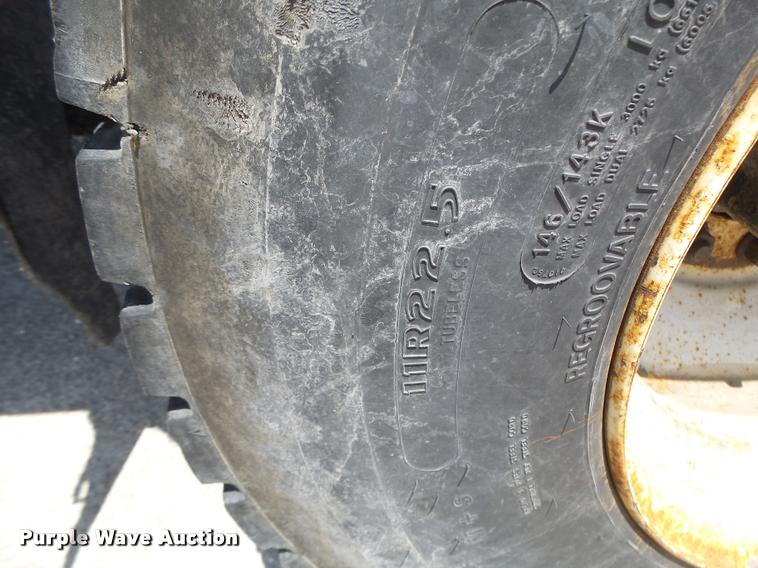 image for item DA3490 2002 International 4900 dump truck