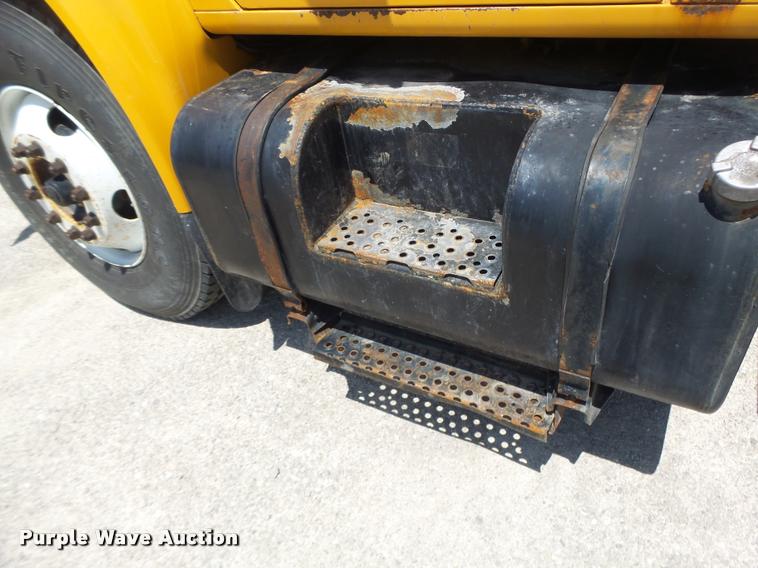 image for item DA3490 2002 International 4900 dump truck
