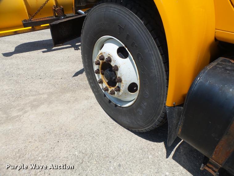 image for item DA3490 2002 International 4900 dump truck