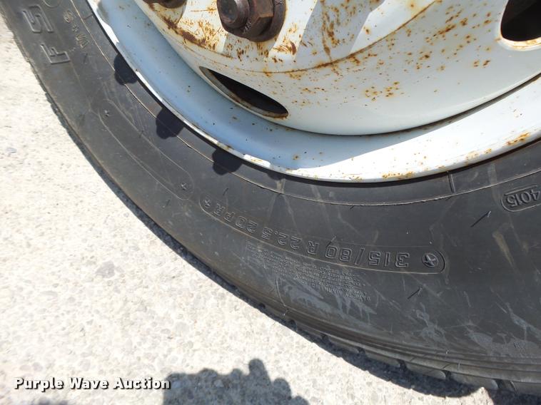 image for item DA3490 2002 International 4900 dump truck