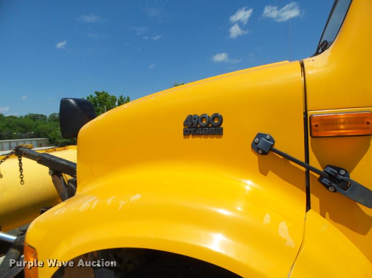 image for item DA3490 2002 International 4900 dump truck