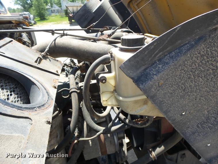 image for item DA3490 2002 International 4900 dump truck