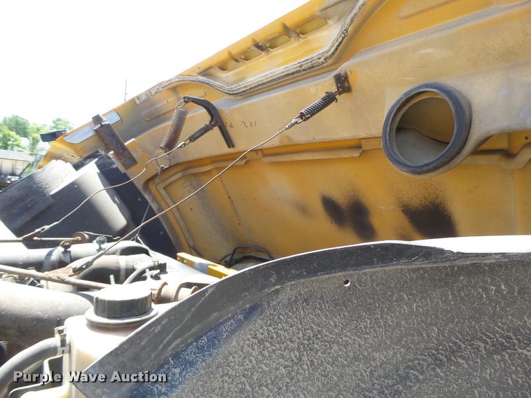 image for item DA3490 2002 International 4900 dump truck