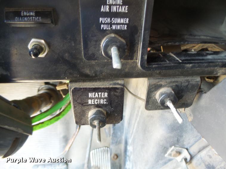 image for item DA3490 2002 International 4900 dump truck