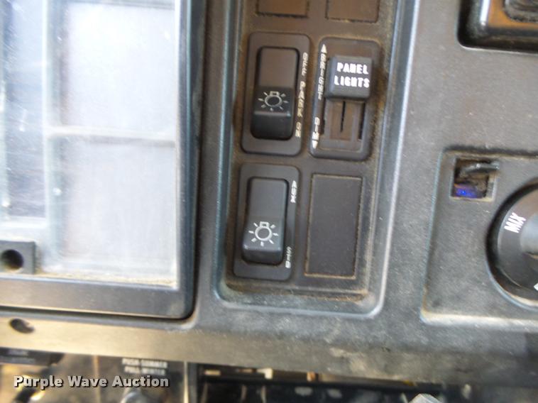 image for item DA3490 2002 International 4900 dump truck