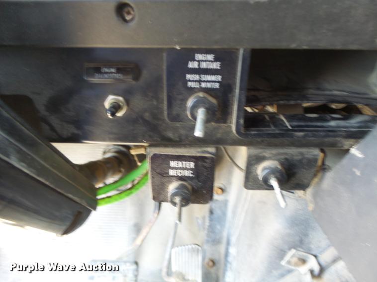 image for item DA3490 2002 International 4900 dump truck