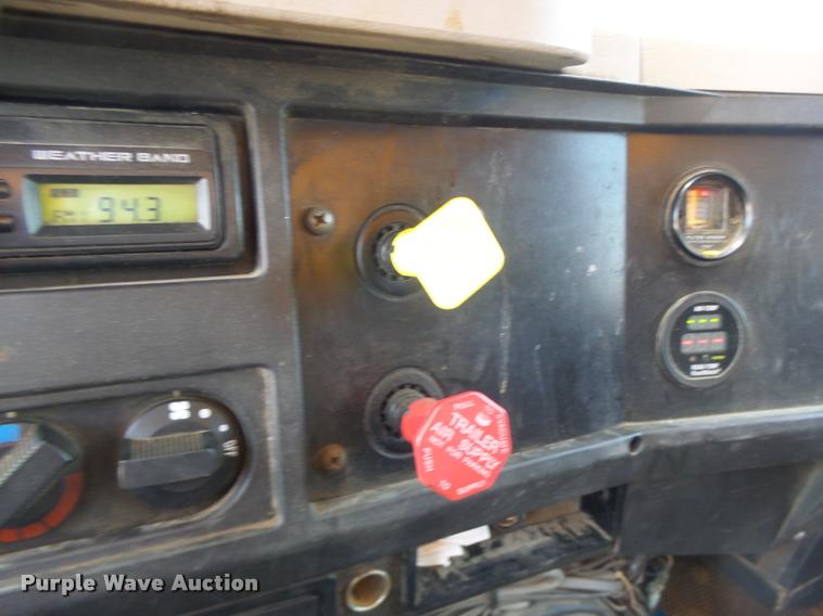 image for item DA3490 2002 International 4900 dump truck