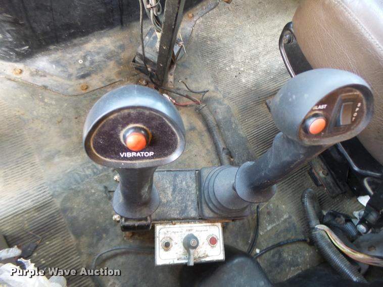 image for item DA3490 2002 International 4900 dump truck