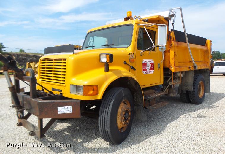 image for item DB1351 2001 International 4900 dump truck