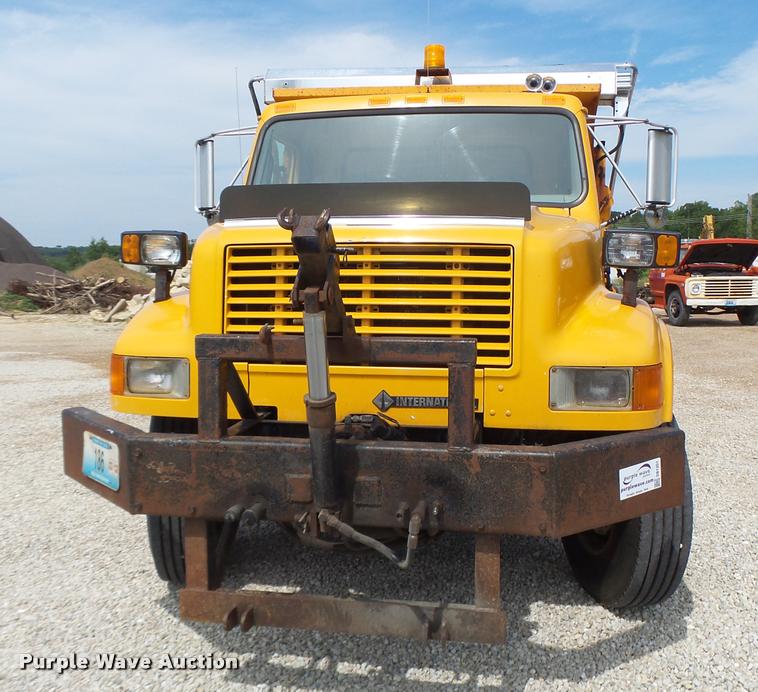 image for item DB1351 2001 International 4900 dump truck