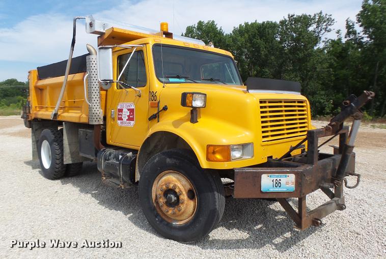 image for item DB1351 2001 International 4900 dump truck