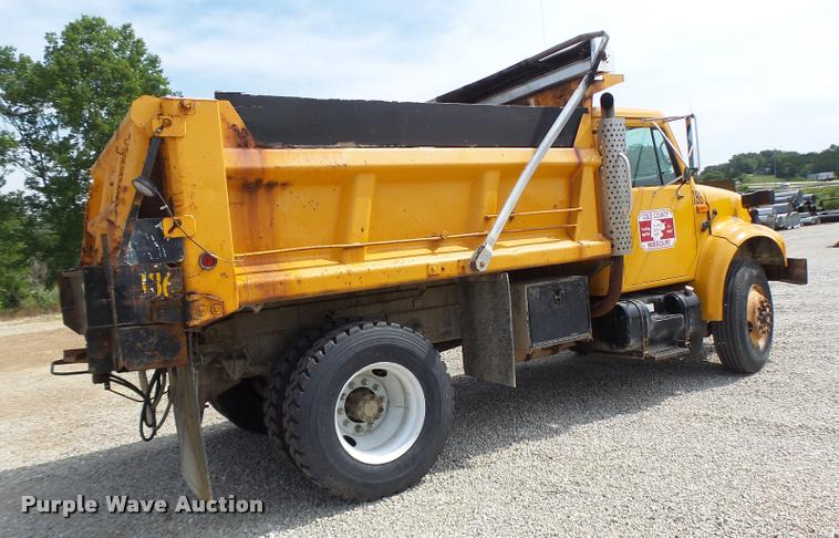 image for item DB1351 2001 International 4900 dump truck