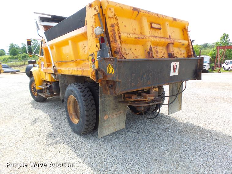 image for item DB1351 2001 International 4900 dump truck