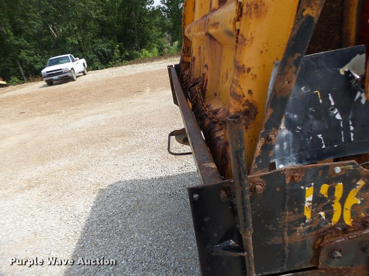 image for item DB1351 2001 International 4900 dump truck