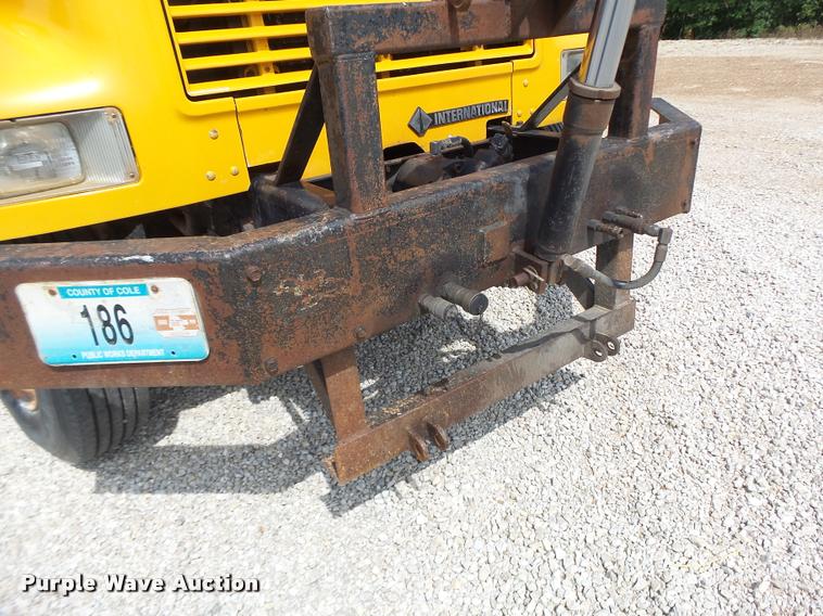 image for item DB1351 2001 International 4900 dump truck