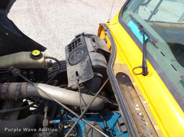 image for item DB1351 2001 International 4900 dump truck