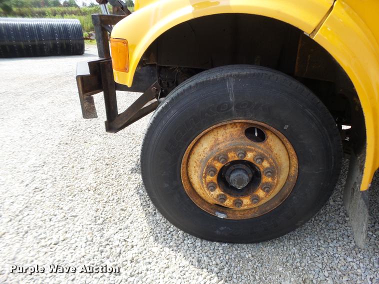 image for item DB1351 2001 International 4900 dump truck