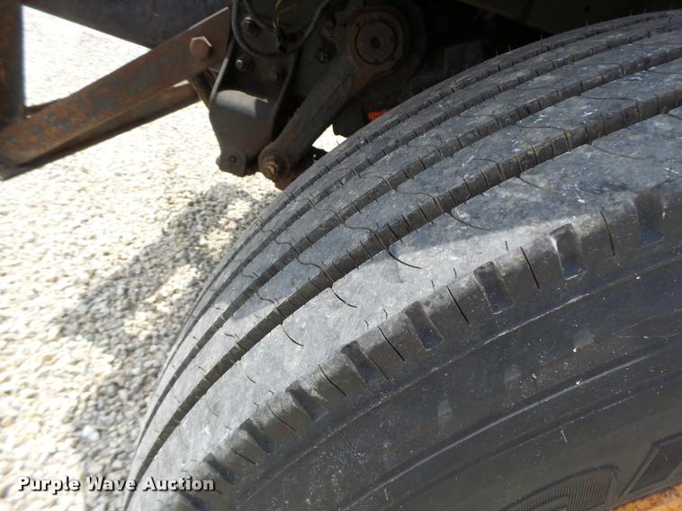 image for item DB1351 2001 International 4900 dump truck