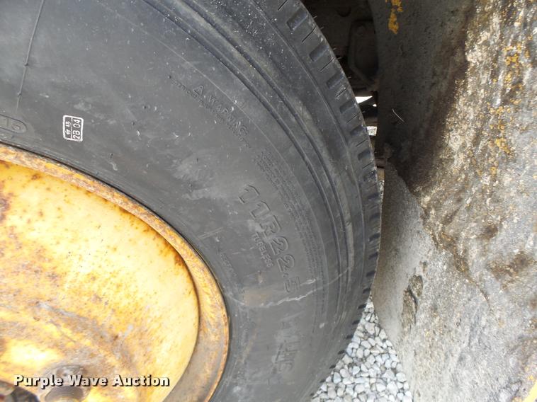 image for item DB1351 2001 International 4900 dump truck