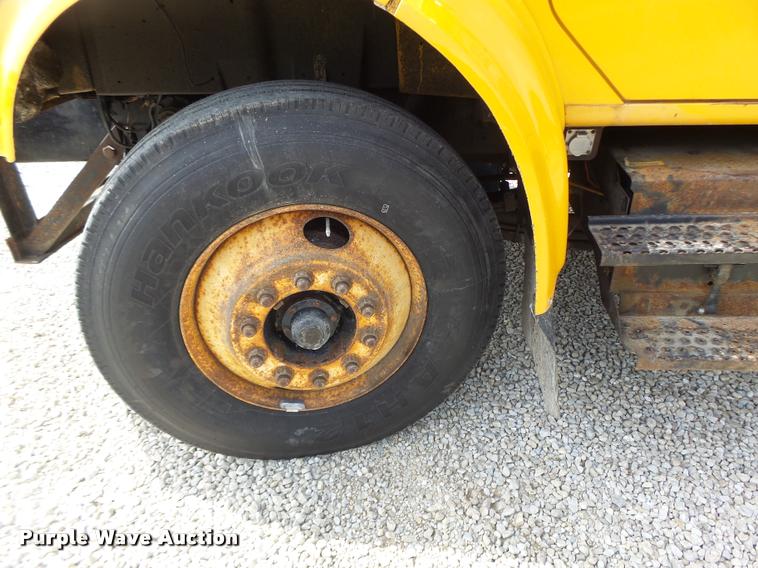 image for item DB1351 2001 International 4900 dump truck