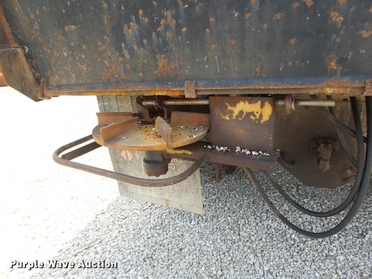 image for item DB1351 2001 International 4900 dump truck