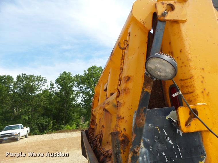 image for item DB1351 2001 International 4900 dump truck
