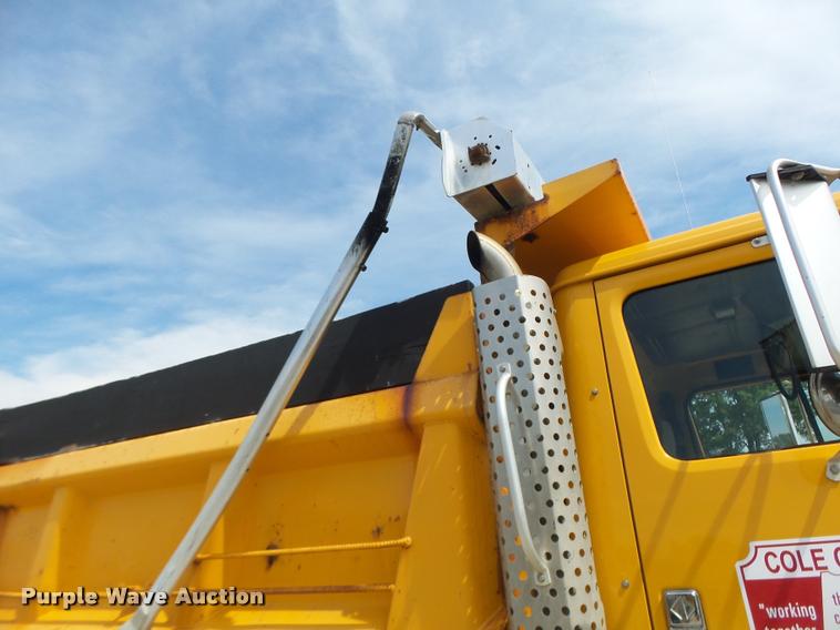 image for item DB1351 2001 International 4900 dump truck