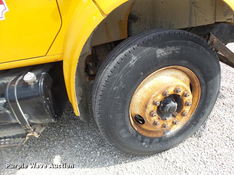 image for item DB1351 2001 International 4900 dump truck