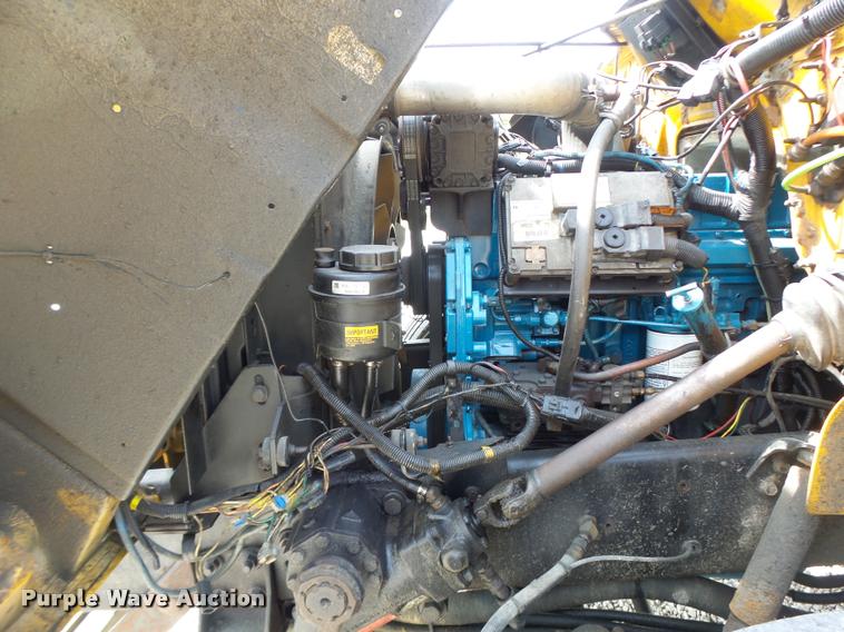 image for item DB1351 2001 International 4900 dump truck