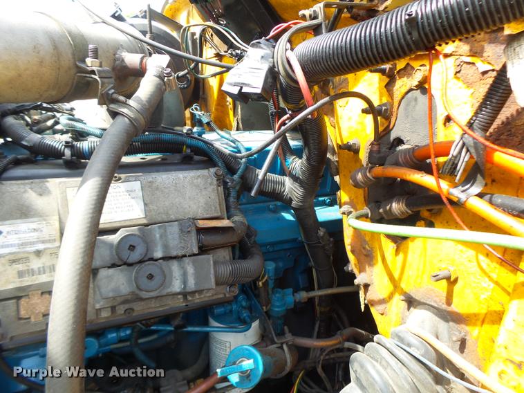 image for item DB1351 2001 International 4900 dump truck