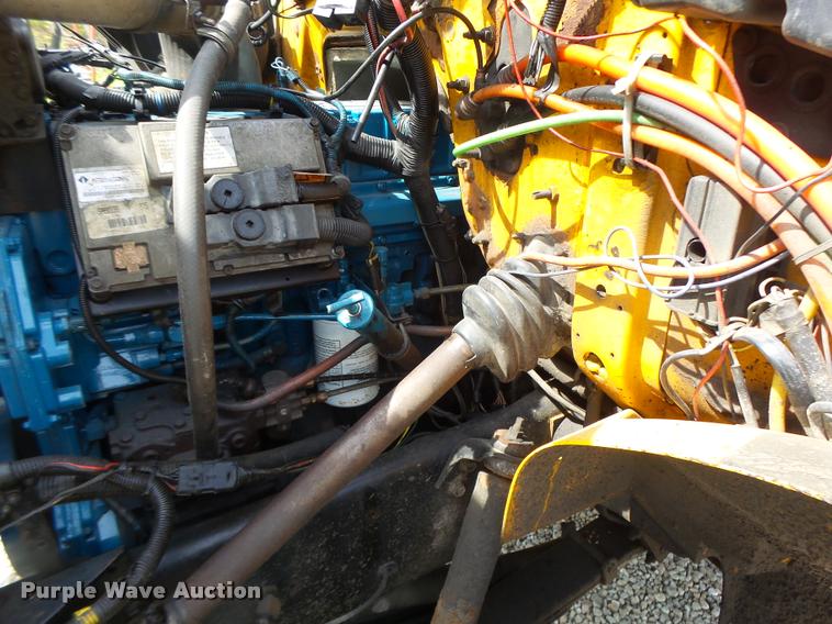 image for item DB1351 2001 International 4900 dump truck