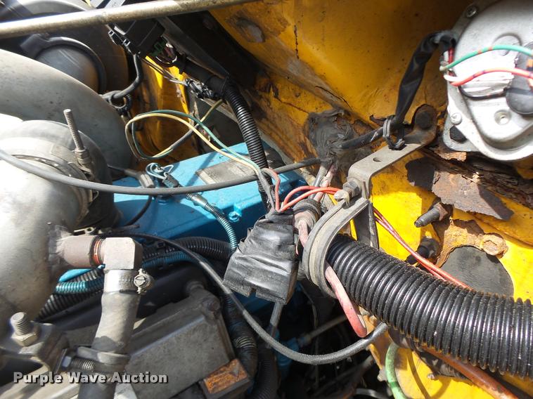 image for item DB1351 2001 International 4900 dump truck