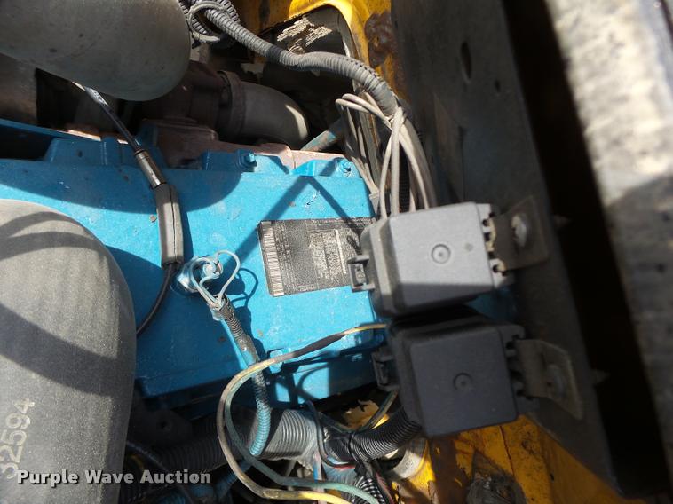 image for item DB1351 2001 International 4900 dump truck