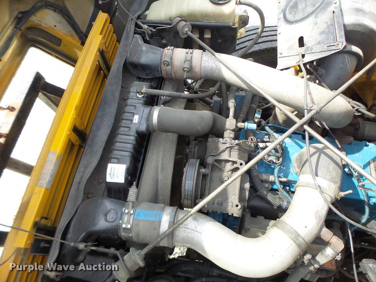 image for item DB1351 2001 International 4900 dump truck