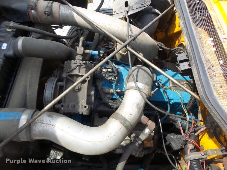 image for item DB1351 2001 International 4900 dump truck