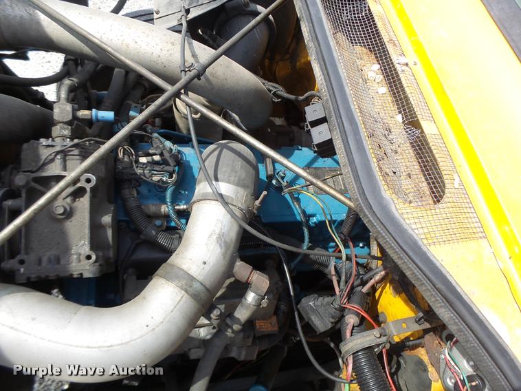 image for item DB1351 2001 International 4900 dump truck