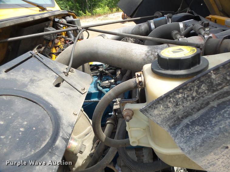 image for item DB1351 2001 International 4900 dump truck