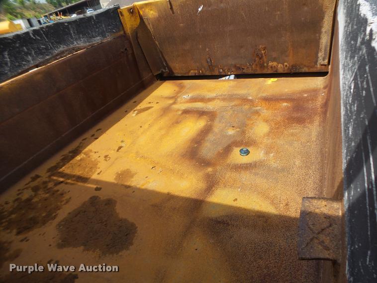 image for item DB1351 2001 International 4900 dump truck